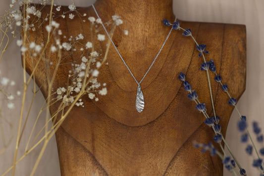 Samara Pendant Necklace Medium